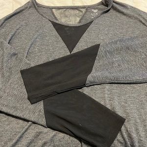 LIVI ACTIVE top w/ Mesh and thumb wholes